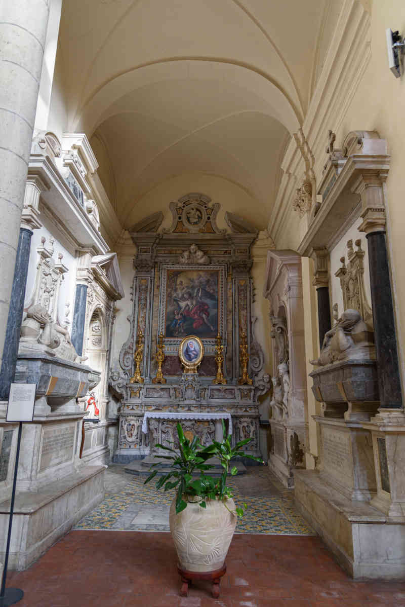 052 - Italia - Nápoles - complejo monumental de San Lorenzo Maggiore - basílica - capilla de Angelo Custode.jpg